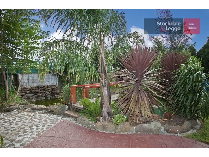 17 Baynton Crescent, Roxburgh Park VIC 3064