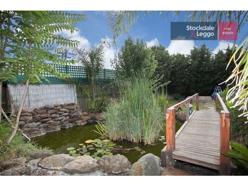 17 Baynton Crescent, Roxburgh Park VIC 3064
