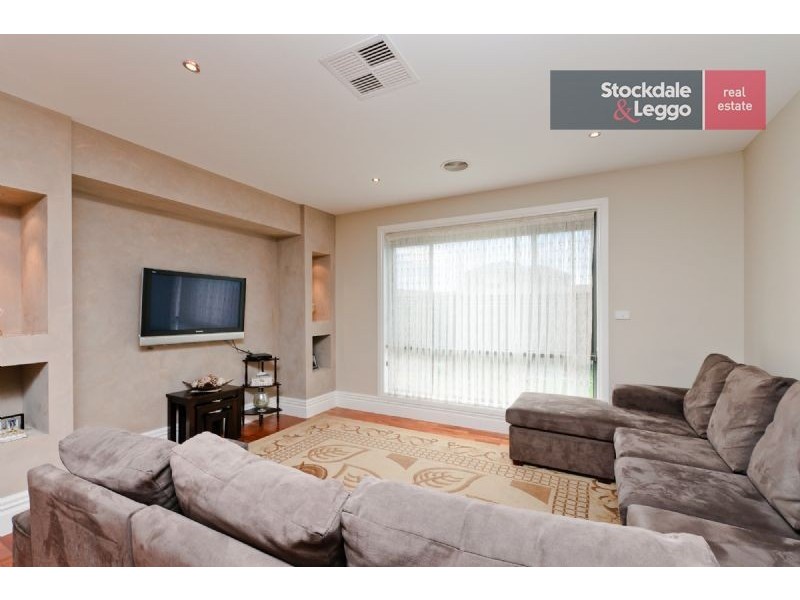 2 Middlesborough Drive, Craigieburn VIC 3064