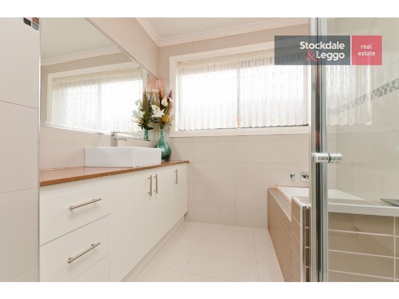 2 Middlesborough Drive, Craigieburn VIC 3064