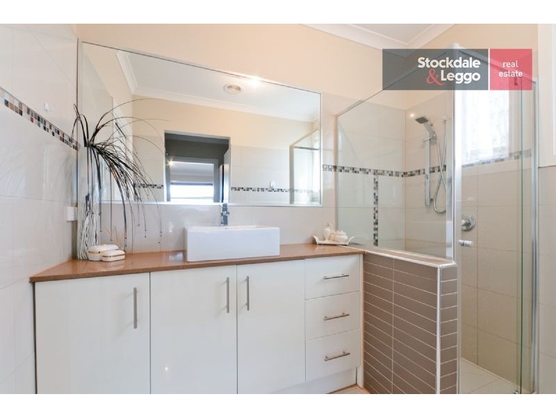 2 Middlesborough Drive, Craigieburn VIC 3064