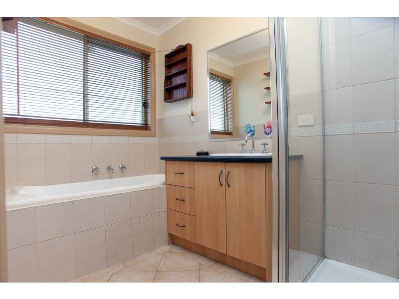 5 Ballybunion Avenue, Craigieburn VIC 3064