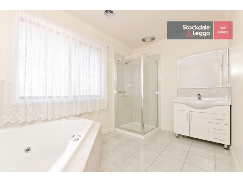 42 Burniston Avenue, Craigieburn VIC 3064