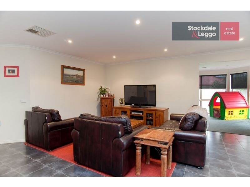 16 Hamilton Hume Parade, Craigieburn VIC 3064