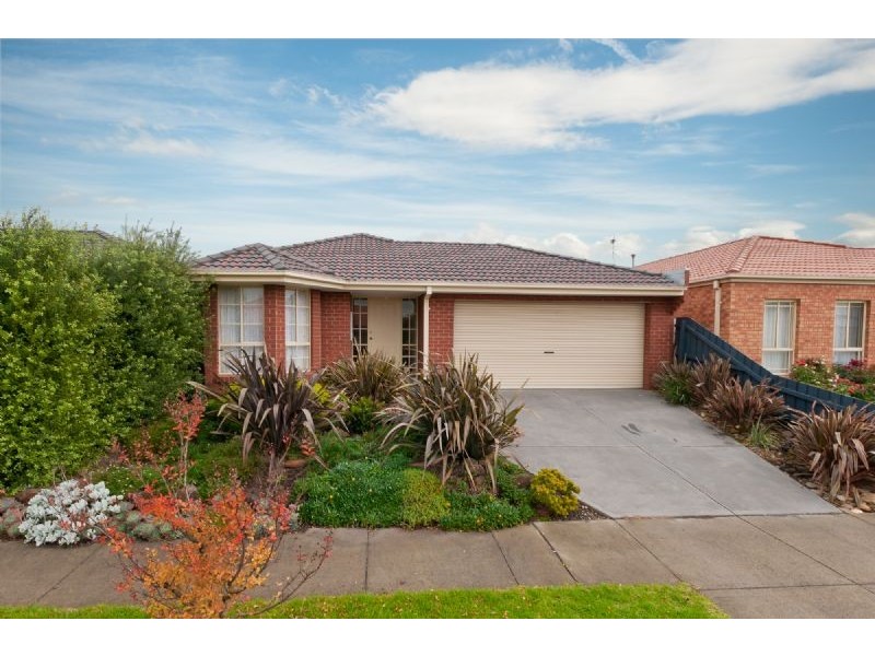 8 Orlando Drive, Roxburgh Park VIC 3064
