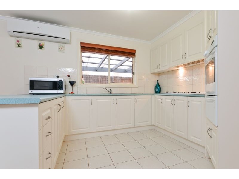 8 Orlando Drive, Roxburgh Park VIC 3064
