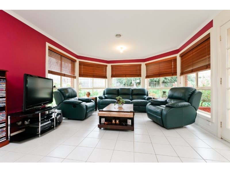 8 Orlando Drive, Roxburgh Park VIC 3064