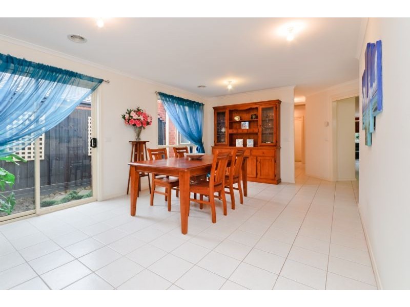 8 Orlando Drive, Roxburgh Park VIC 3064