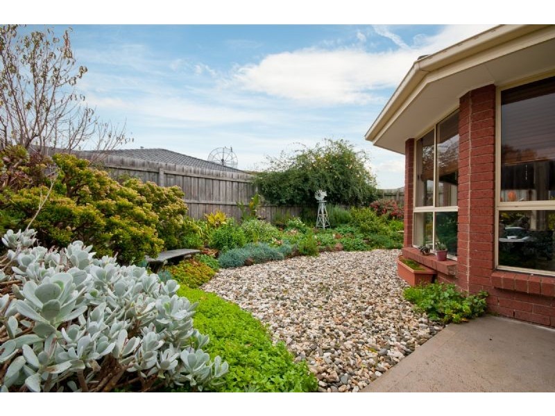 8 Orlando Drive, Roxburgh Park VIC 3064