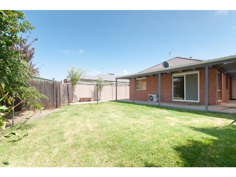 15 Bowral Loop, Craigieburn VIC 3064
