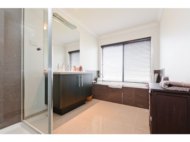 25 Cascade Terrace, Craigieburn VIC 3064