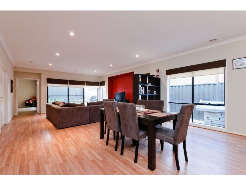 16 Cradle Mountain Drive, Craigieburn VIC 3064