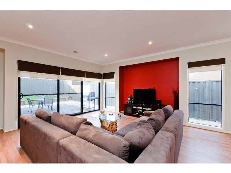 16 Cradle Mountain Drive, Craigieburn VIC 3064