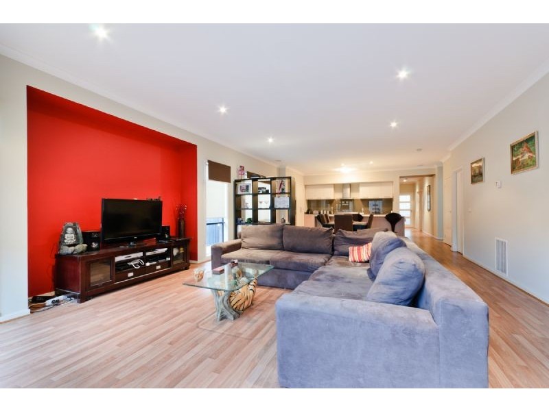 16 Cradle Mountain Drive, Craigieburn VIC 3064