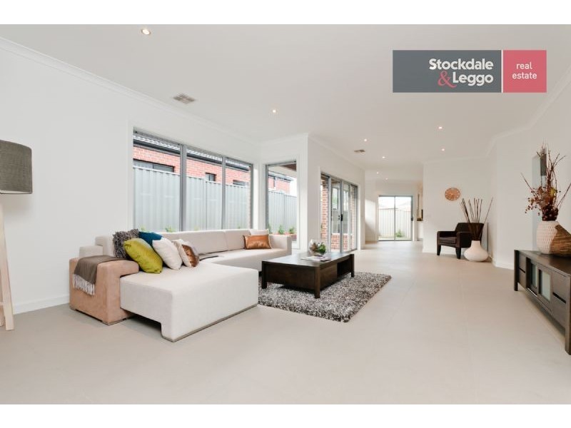 6 Westerfolds Loop, Craigieburn VIC 3064