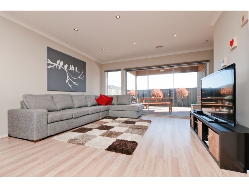 77 Thoresby Circuit, Craigieburn VIC 3064