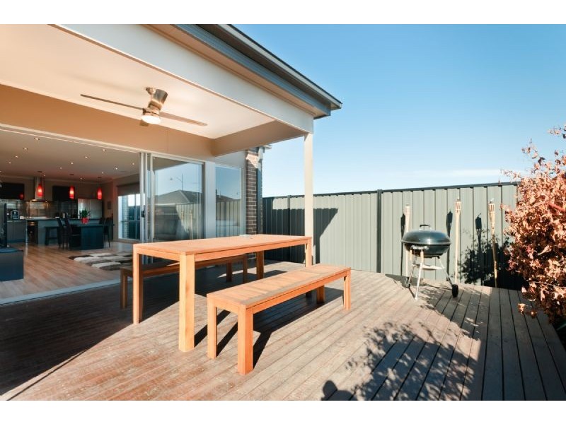 77 Thoresby Circuit, Craigieburn VIC 3064