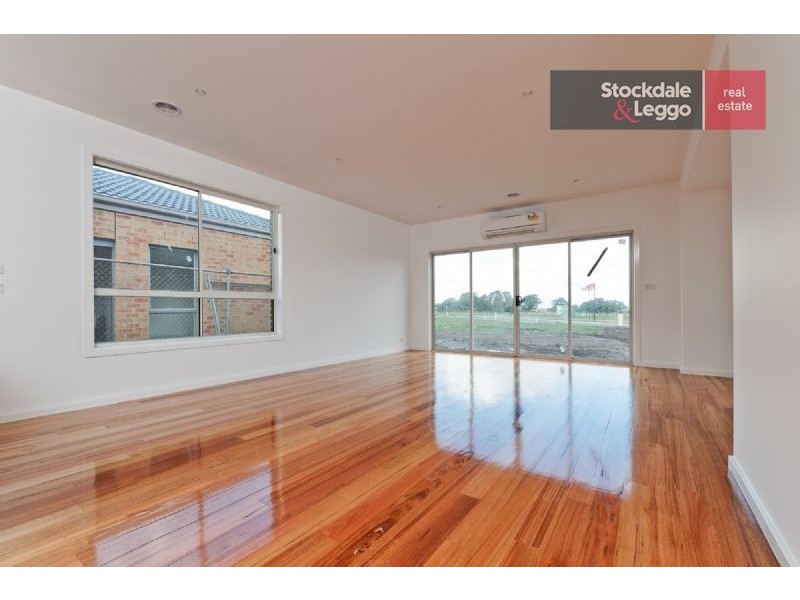 21 Rockwall Drive, Craigieburn VIC 3064