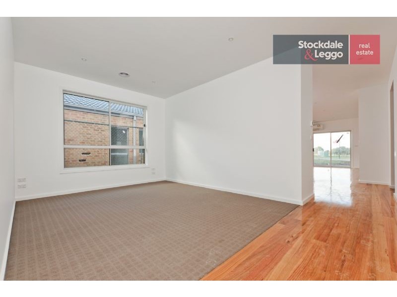 21 Rockwall Drive, Craigieburn VIC 3064