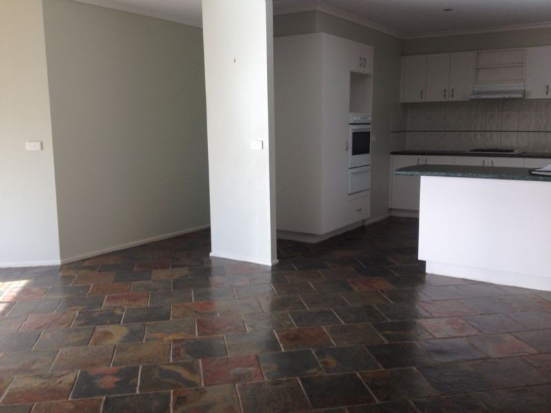 28 Mulberry Pass, Craigieburn VIC 3064