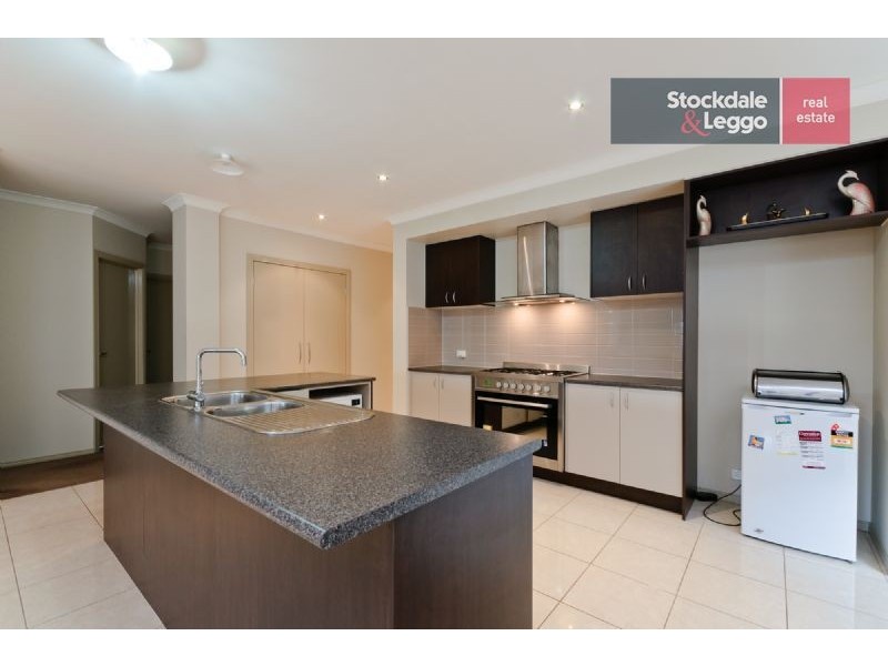 8 Fairhaven Boulevard, Craigieburn VIC 3064