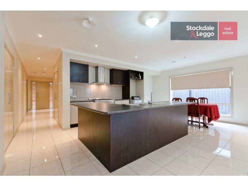 8 Fairhaven Boulevard, Craigieburn VIC 3064