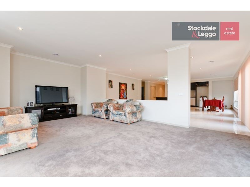 8 Fairhaven Boulevard, Craigieburn VIC 3064