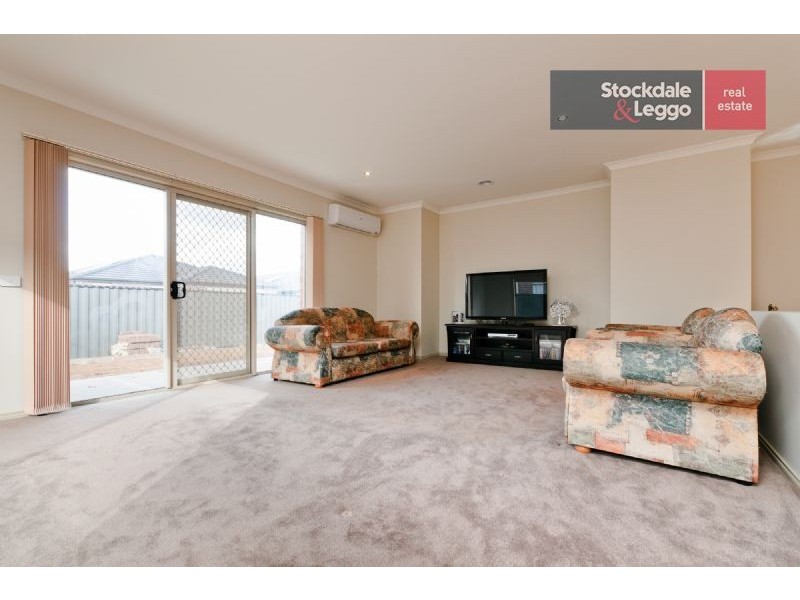 8 Fairhaven Boulevard, Craigieburn VIC 3064