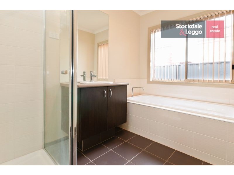 8 Fairhaven Boulevard, Craigieburn VIC 3064