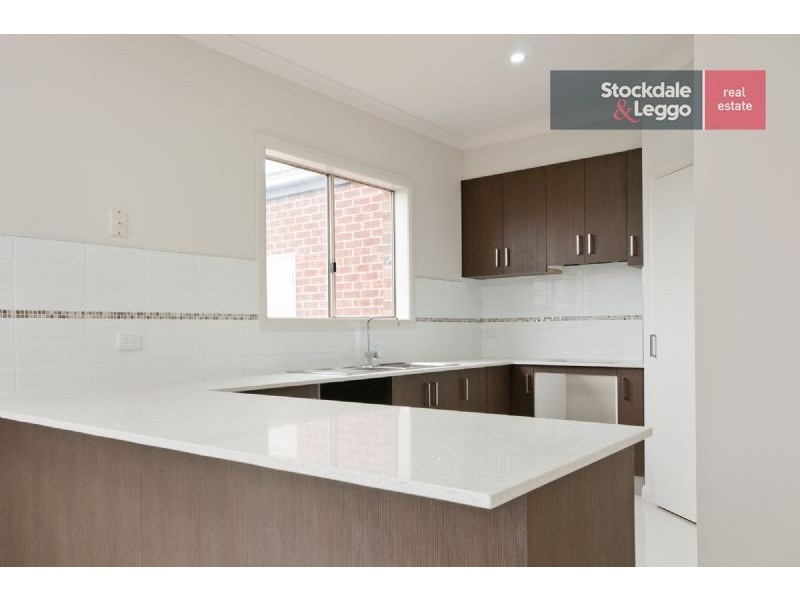 37 Viewside Crescent, Craigieburn VIC 3064