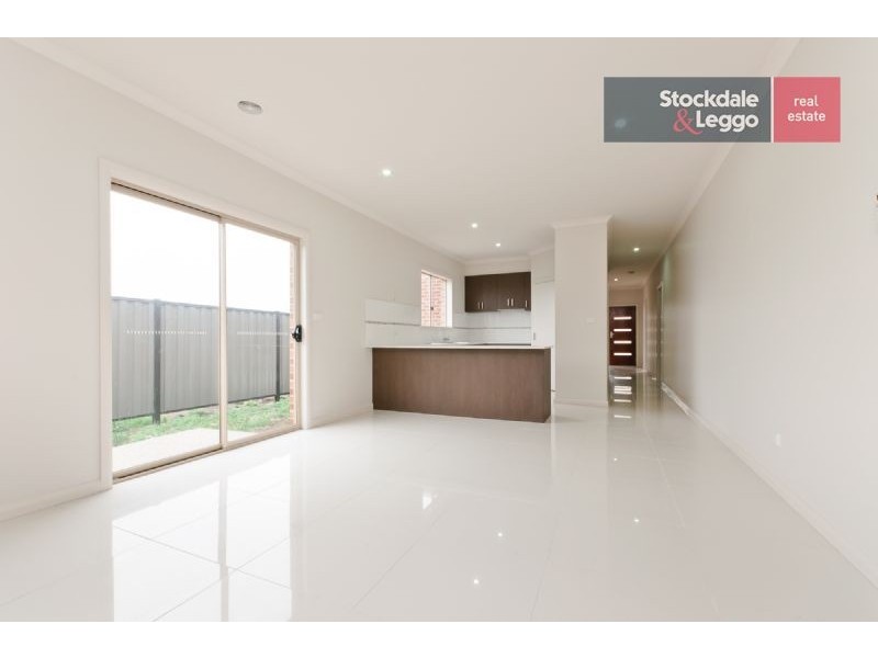 37 Viewside Crescent, Craigieburn VIC 3064