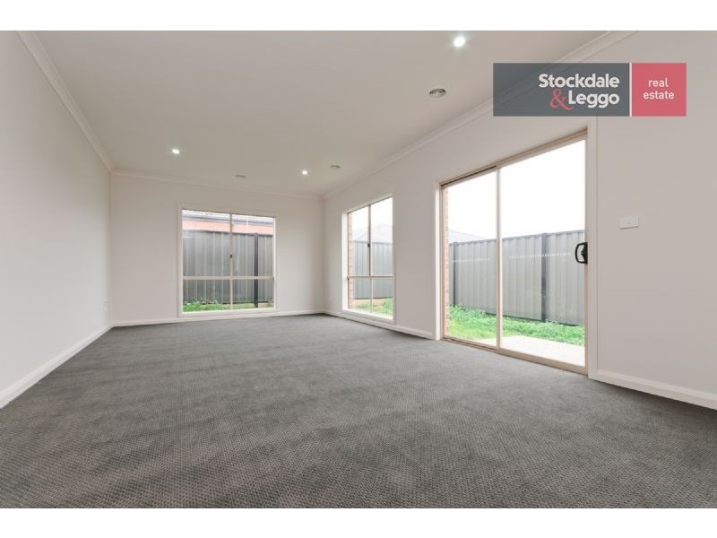 37 Viewside Crescent, Craigieburn VIC 3064