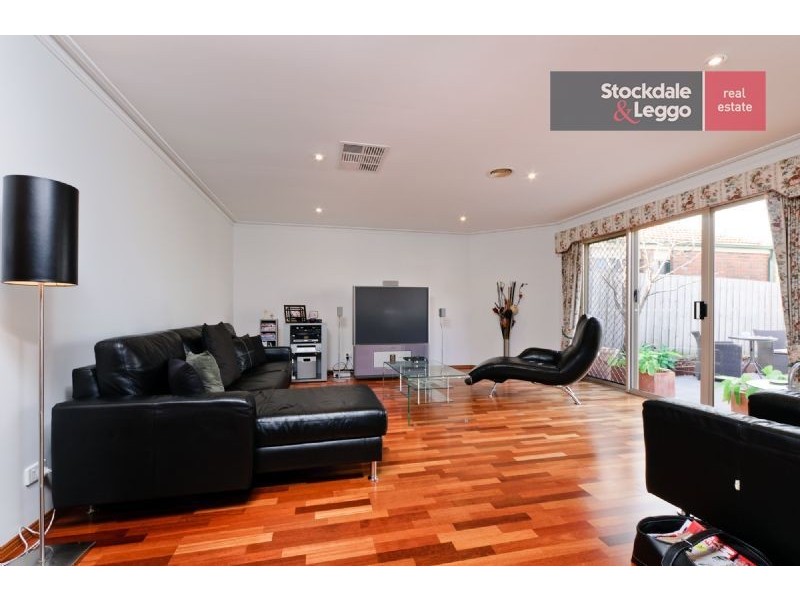 6 Baynton Crescent, Roxburgh Park VIC 3064