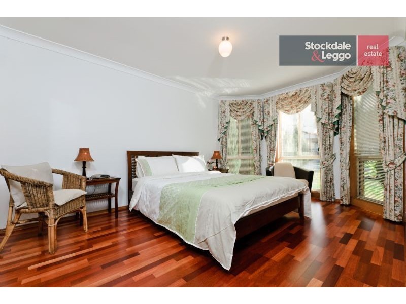 6 Baynton Crescent, Roxburgh Park VIC 3064