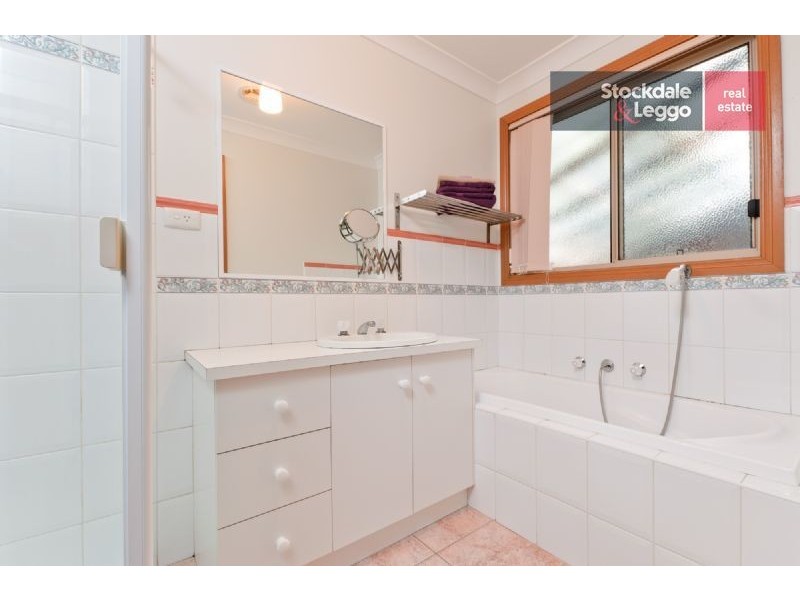 6 Baynton Crescent, Roxburgh Park VIC 3064