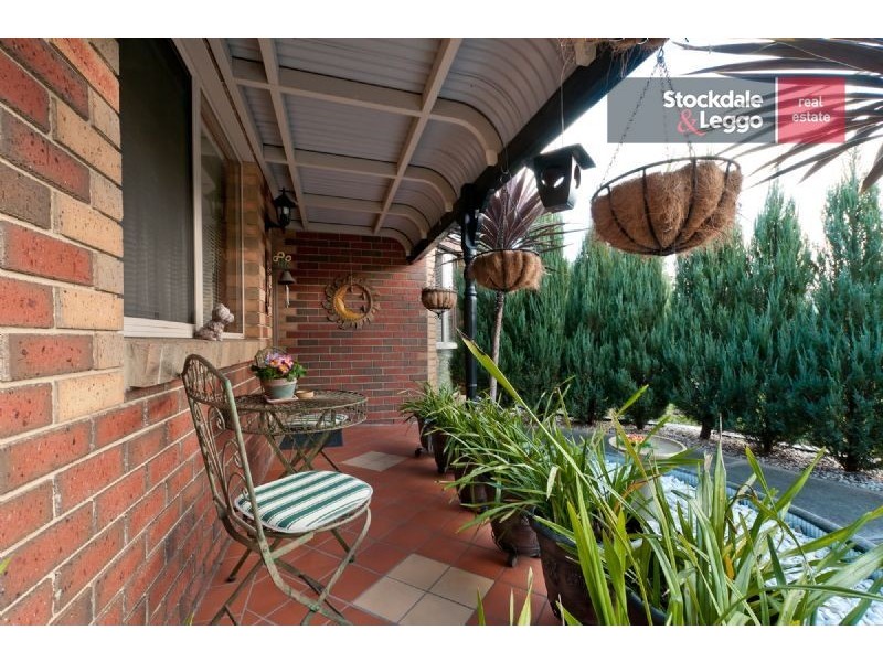 6 Baynton Crescent, Roxburgh Park VIC 3064