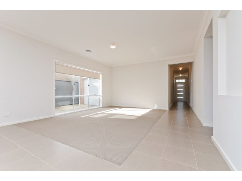 42 Ebony Circuit, Craigieburn VIC 3064