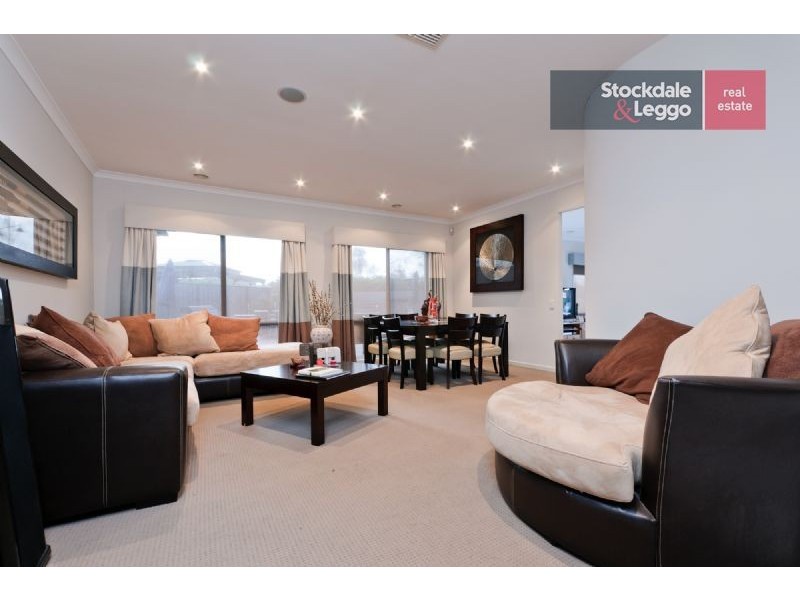 2 Sheffield Way, Craigieburn VIC 3064