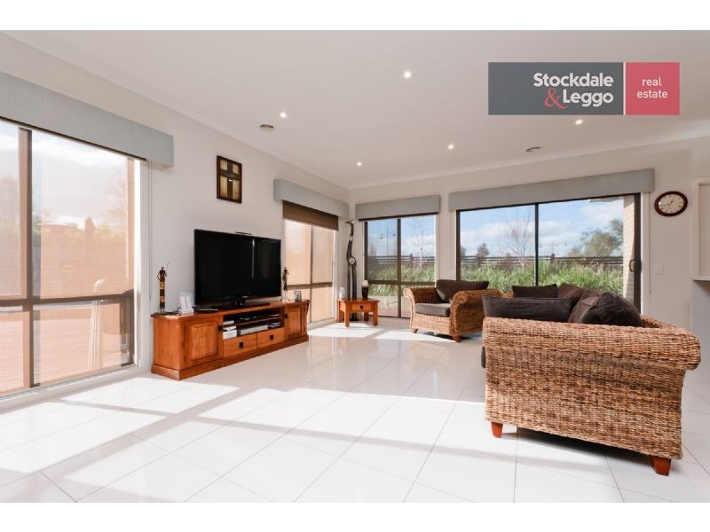 2 Sheffield Way, Craigieburn VIC 3064