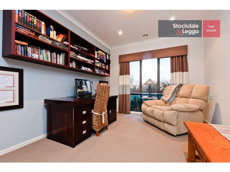 2 Sheffield Way, Craigieburn VIC 3064