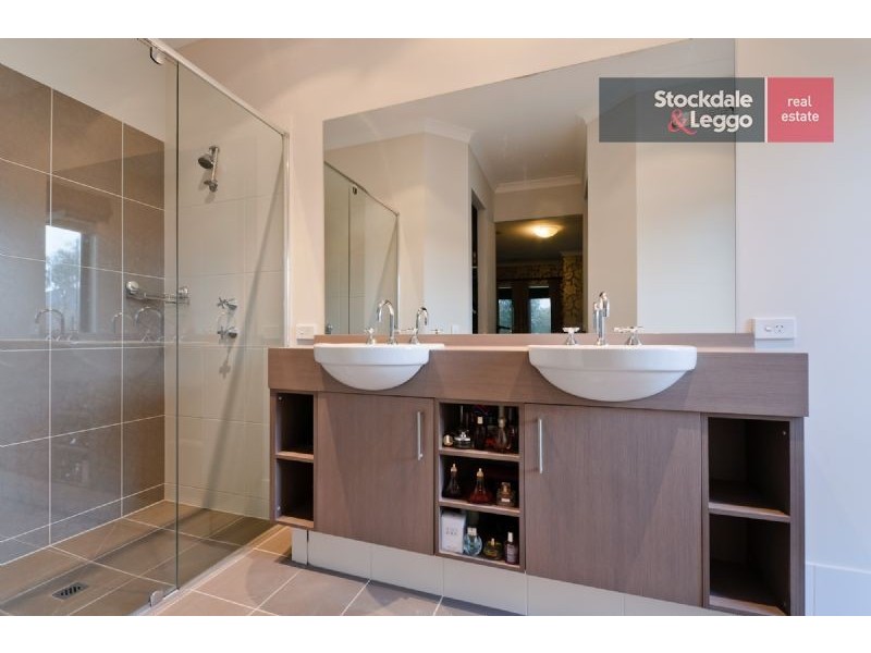 2 Sheffield Way, Craigieburn VIC 3064
