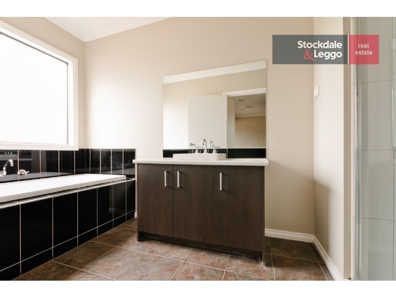 1/1 Clarendon Avenue, Craigieburn VIC 3064