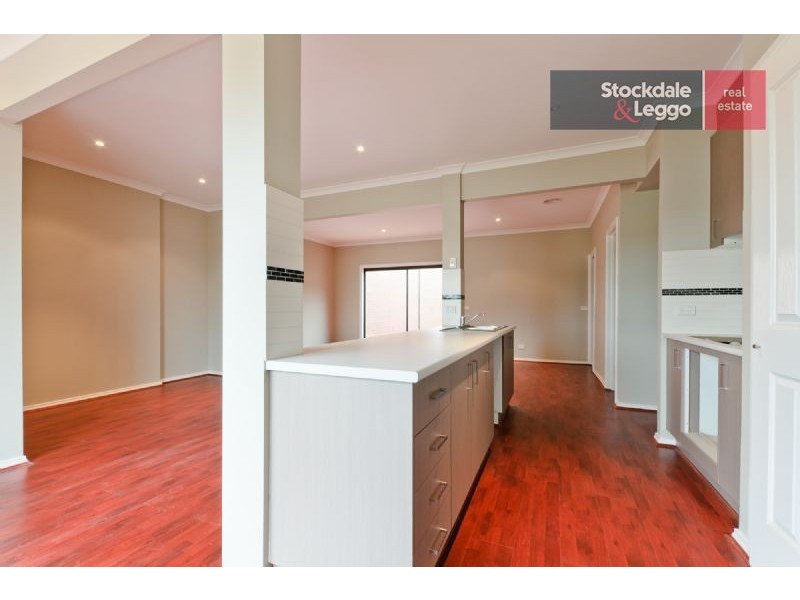 2/1 Clarendon Avenue, Craigieburn VIC 3064