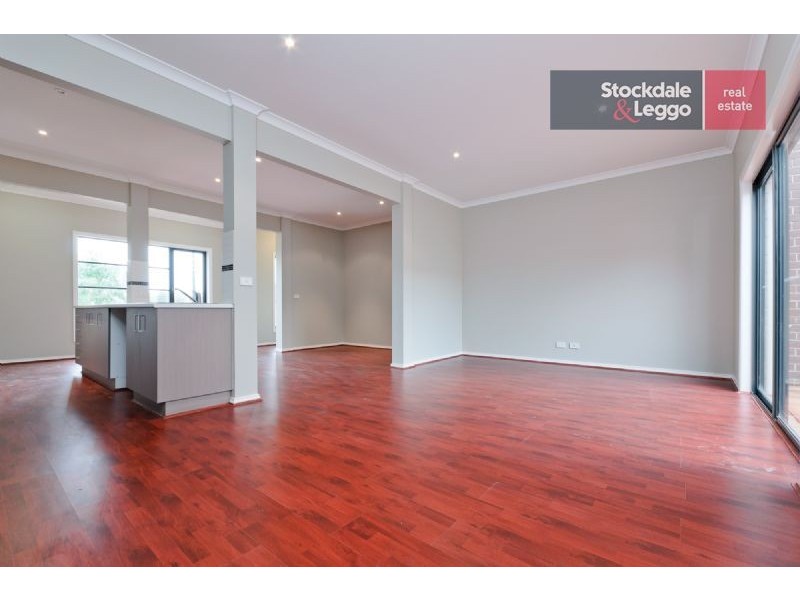 2/1 Clarendon Avenue, Craigieburn VIC 3064