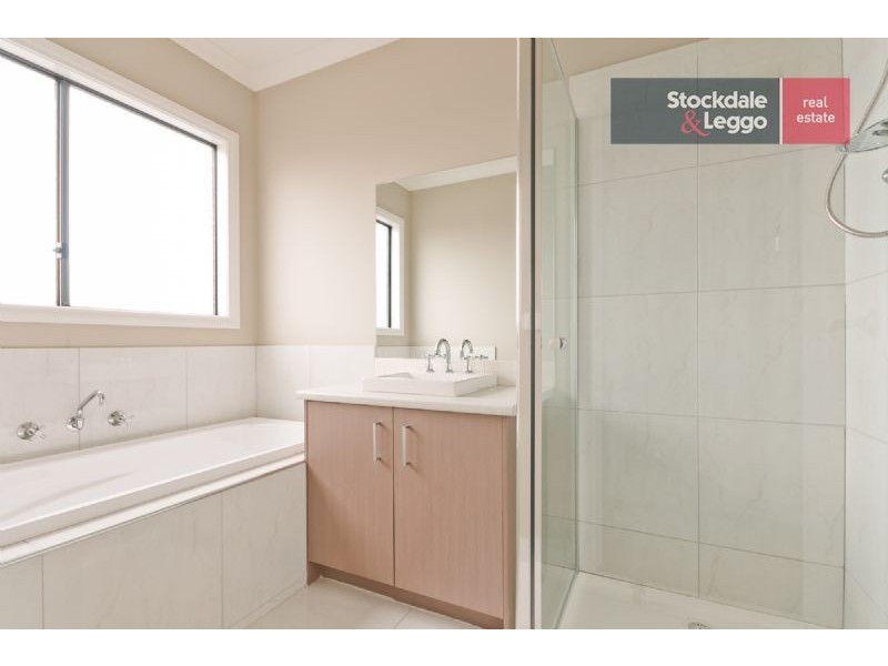 2/1 Clarendon Avenue, Craigieburn VIC 3064