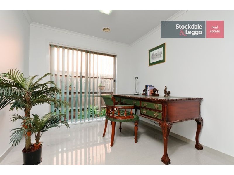 9 Hammond Place, Roxburgh Park VIC 3064