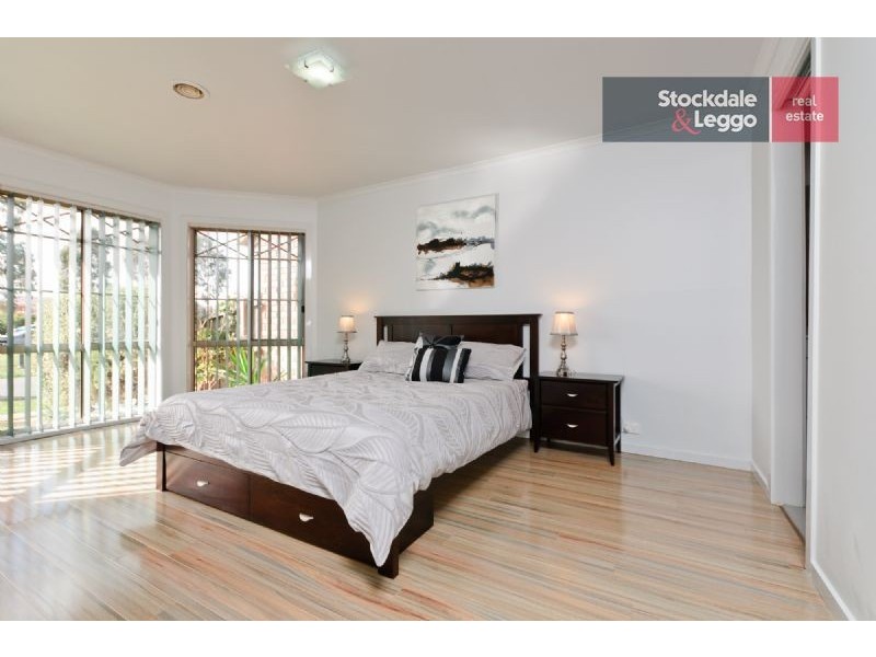 9 Hammond Place, Roxburgh Park VIC 3064