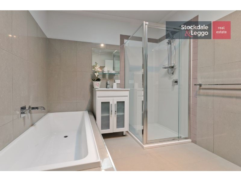 9 Hammond Place, Roxburgh Park VIC 3064