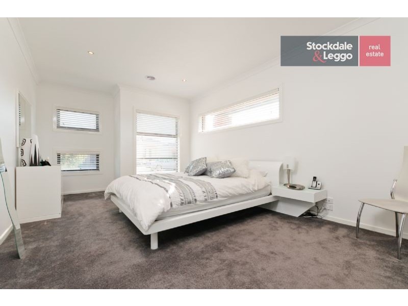 8 Dempster Drive, Craigieburn VIC 3064