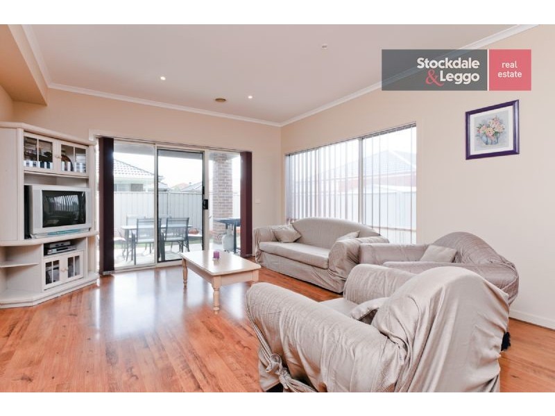 6 Pinehurst Rise, Craigieburn VIC 3064